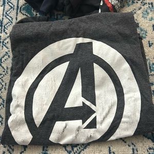 Cropped Marvel Avengers Tee